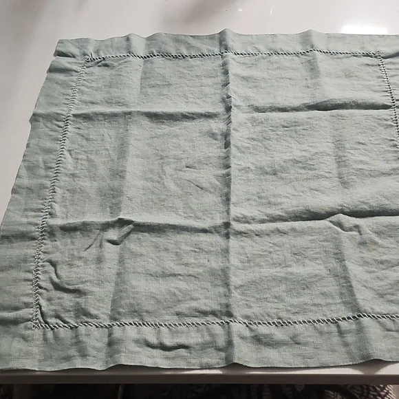 Pottery Barn Linen Napkins (6) - Picture 3 of 4